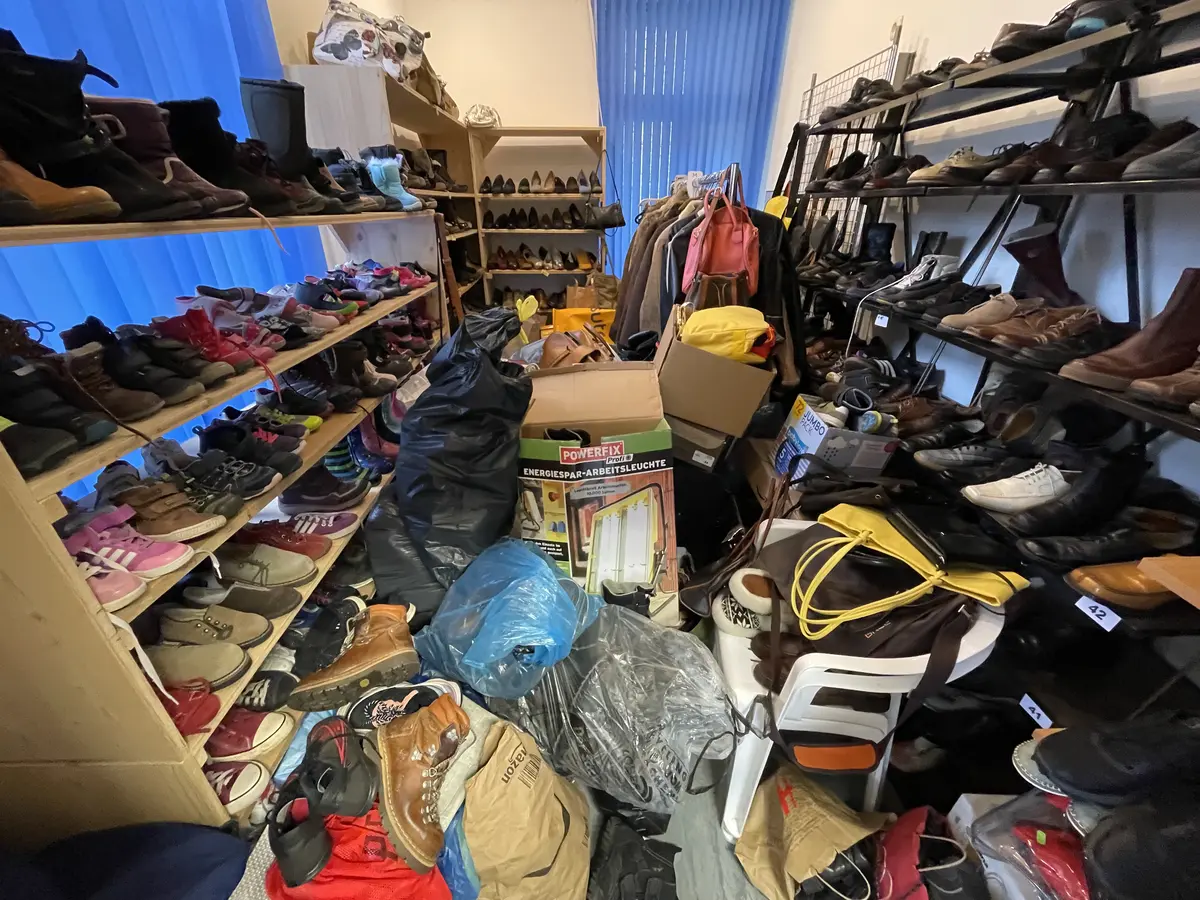 Anlieferung in der Kleiderkammer