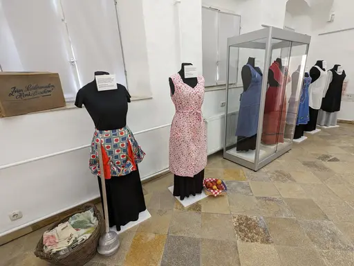 Blick in die Ausstellung "Angebandelt"